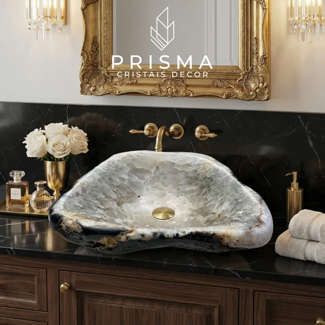 Cuba em Ágata em banheiro de alto padrão com acabamentos premium - design de interiores sofisticado