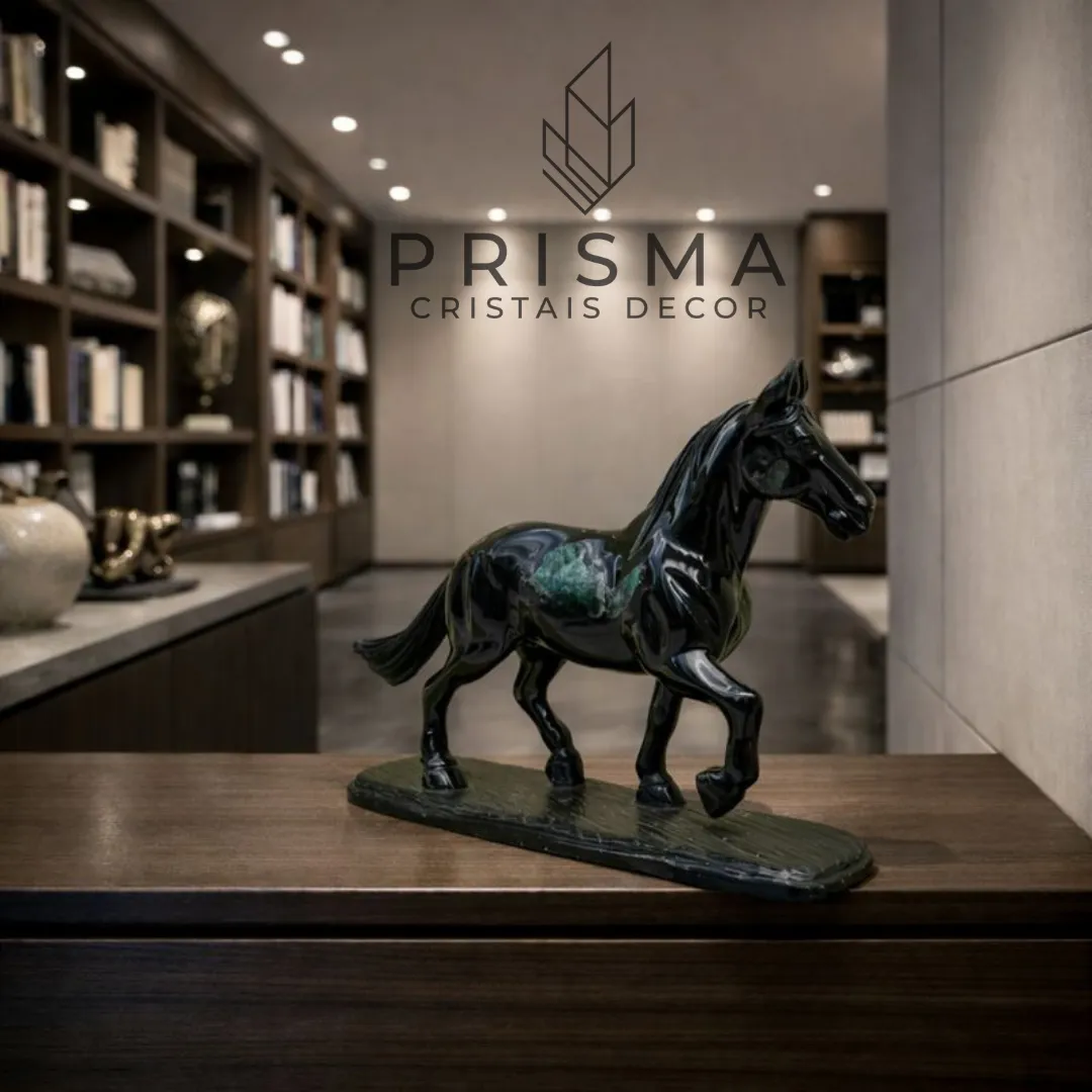 Escultura Cavalo de Xisto - peça artesanal em rocha metamórfica com simbolismo de força e liberdade