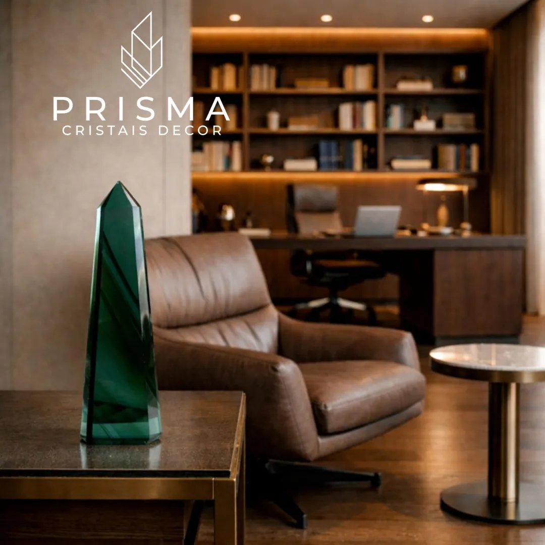 Ponta de Obsidiana Verde lapidada artesanalmente - herança ancestral das civilizações mesoamericanas Prisma Cristais