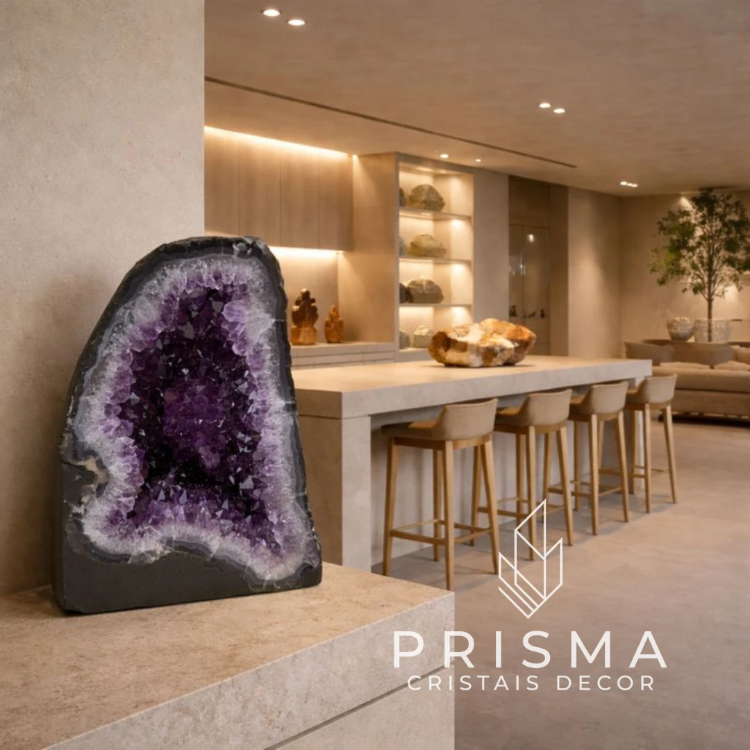 Capela de Ametista Média - vista lateral mostrando profundidade