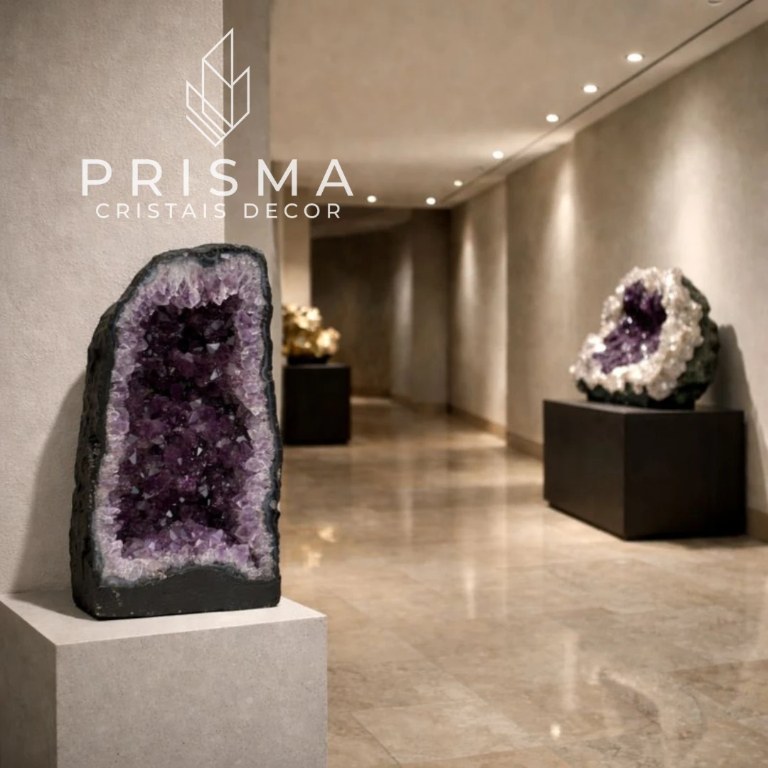 Capela de Ametista Natural - vista lateral da estrutura autêntica