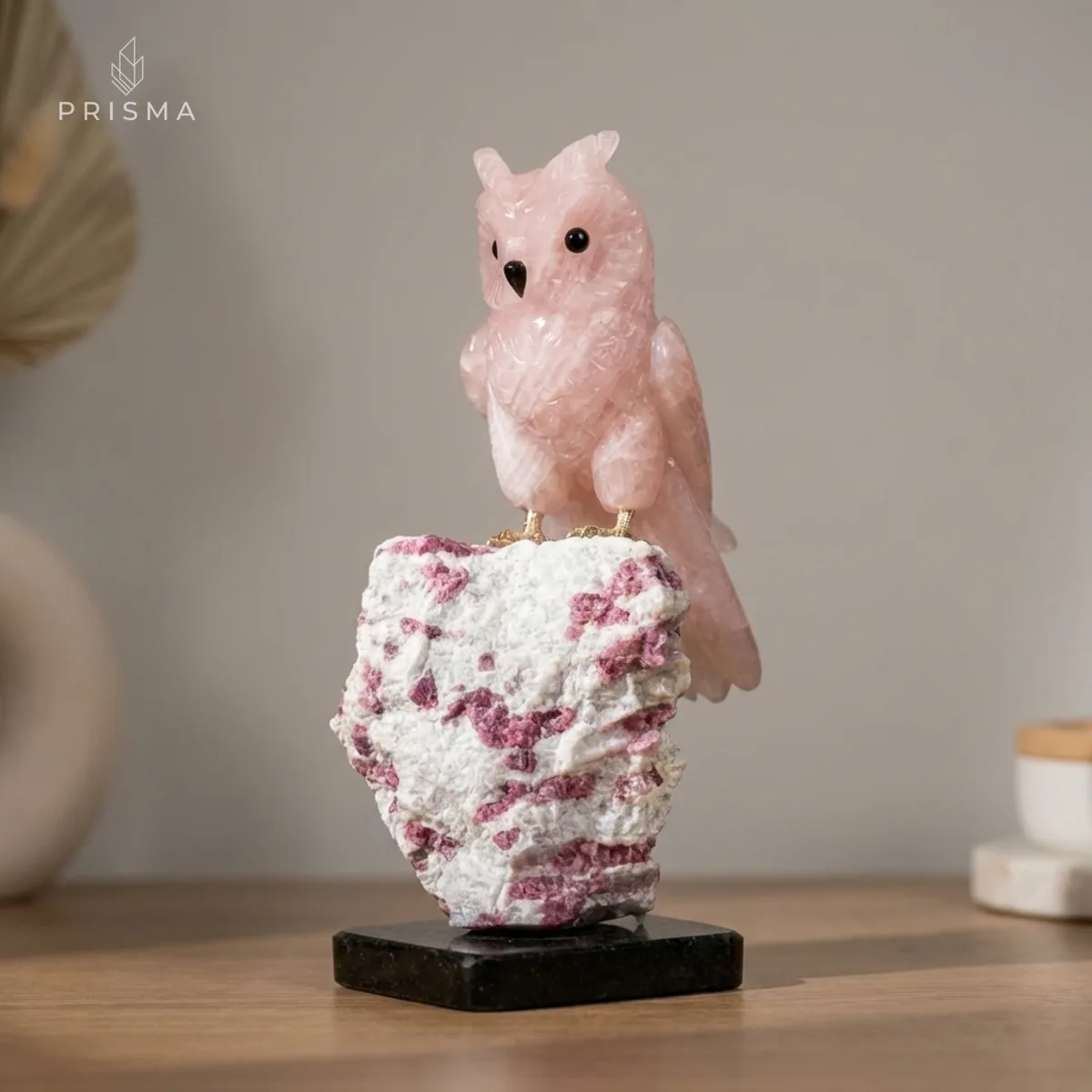 Coruja de Quartzo Rosa — escultura em cristal premium