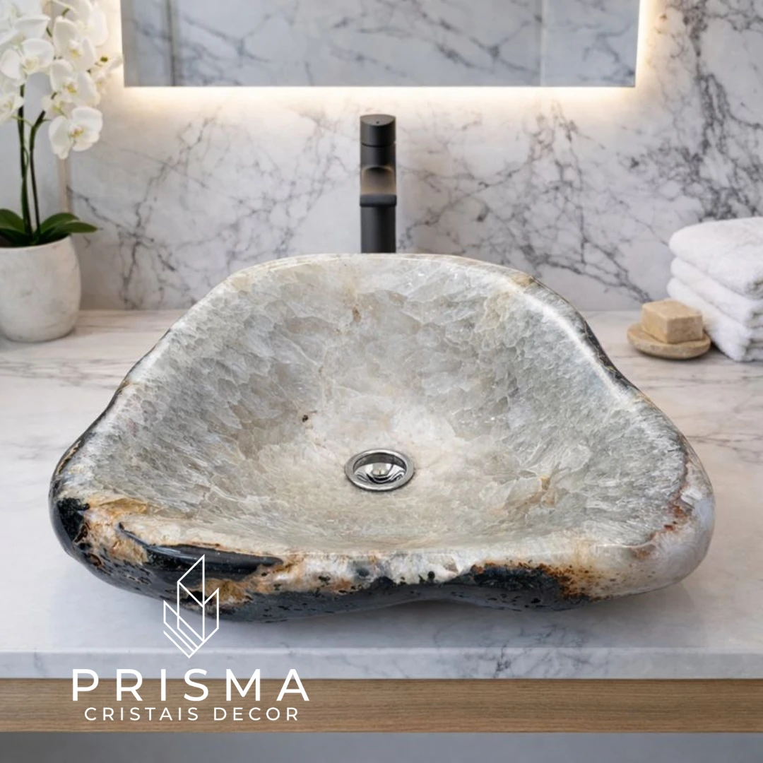 Acabamento artesanal em ágata com milhões de anos de formação geológica