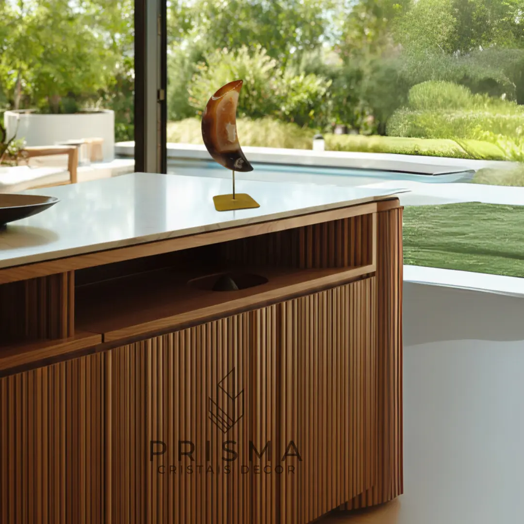 Vista lateral mostrando formação geológica única e irrepetível da ágata