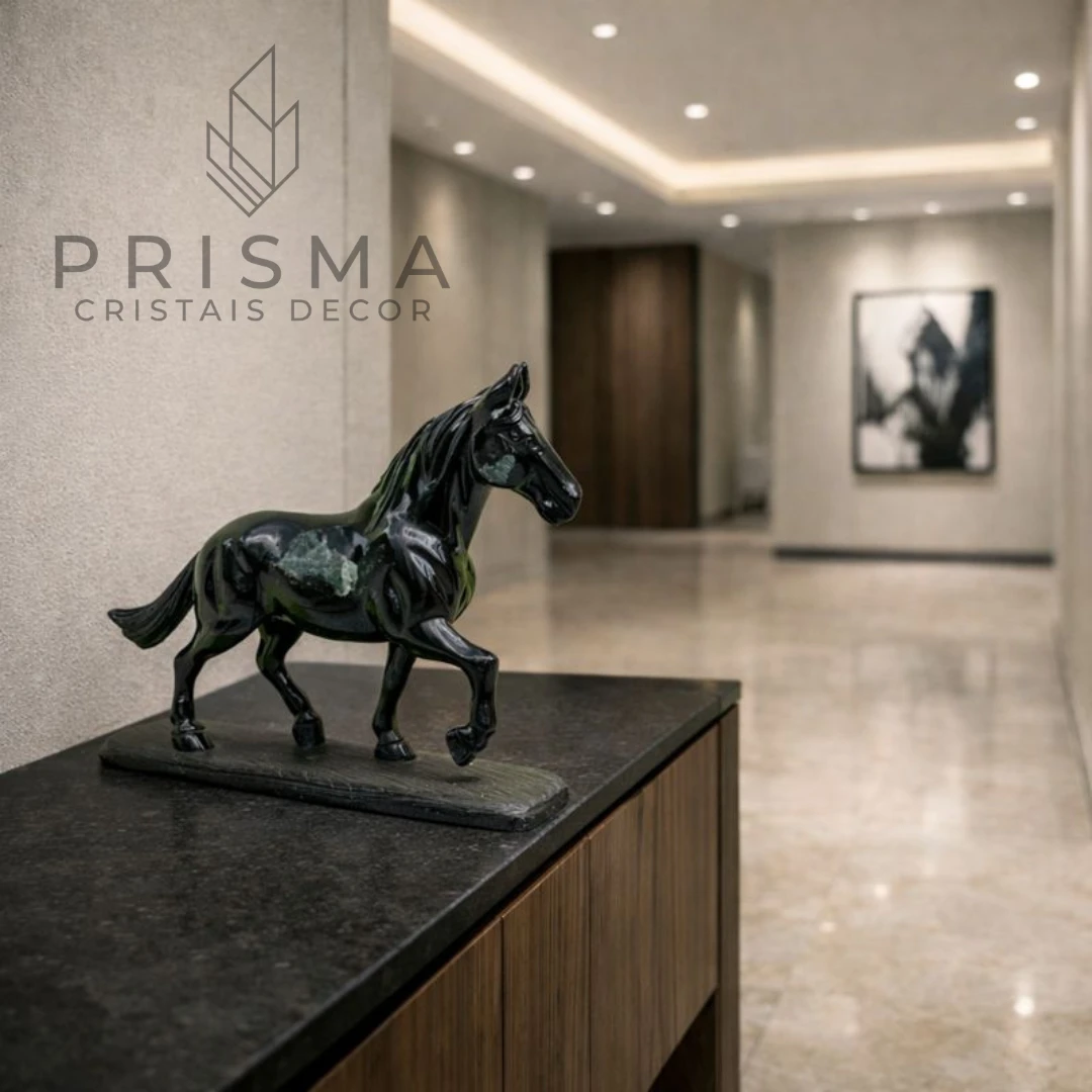 Detalhe da musculatura do cavalo esculpido em xisto natural premium