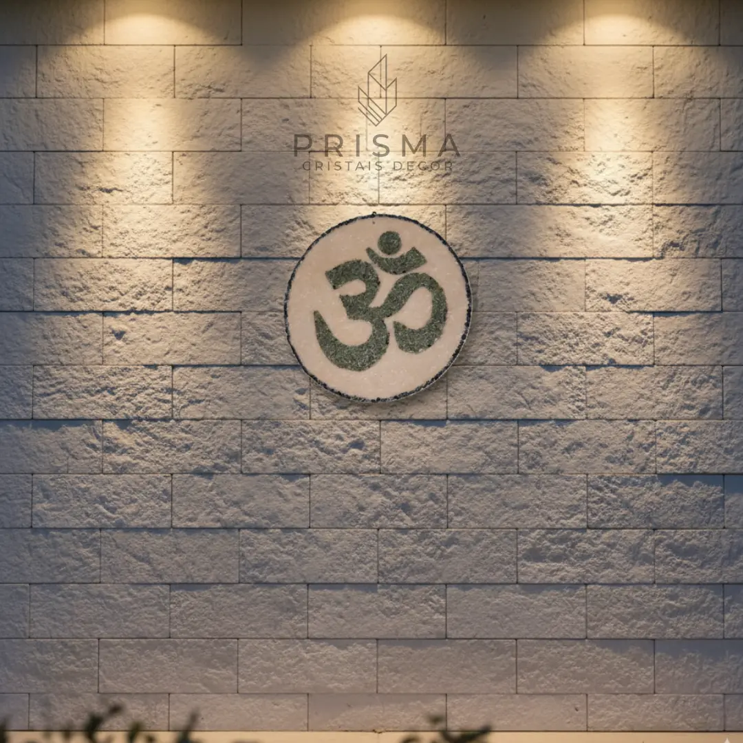 Mandala OM artesanal com cristais - decoração premium sofisticada