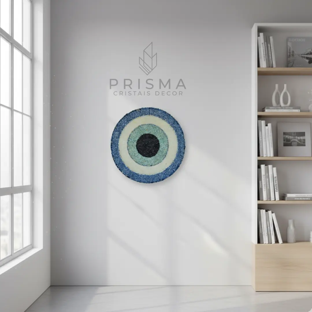 Detalhe dos cristais naturais na mandala artesanal - peça exclusiva decoração premium