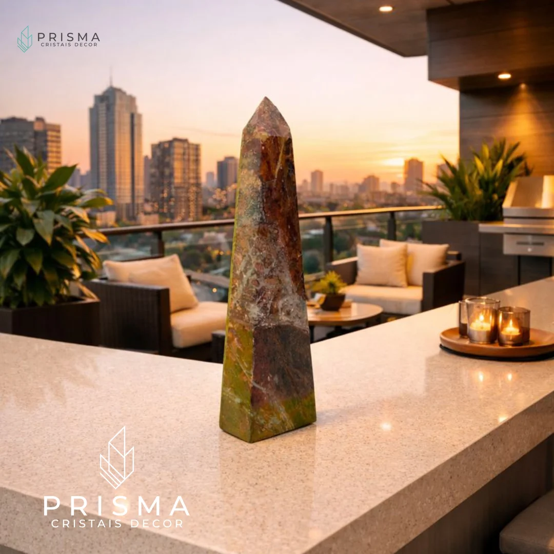 Ponta de Calcedônia Mosaico 32cm — brilho ceroso e padrão geológico exclusivo