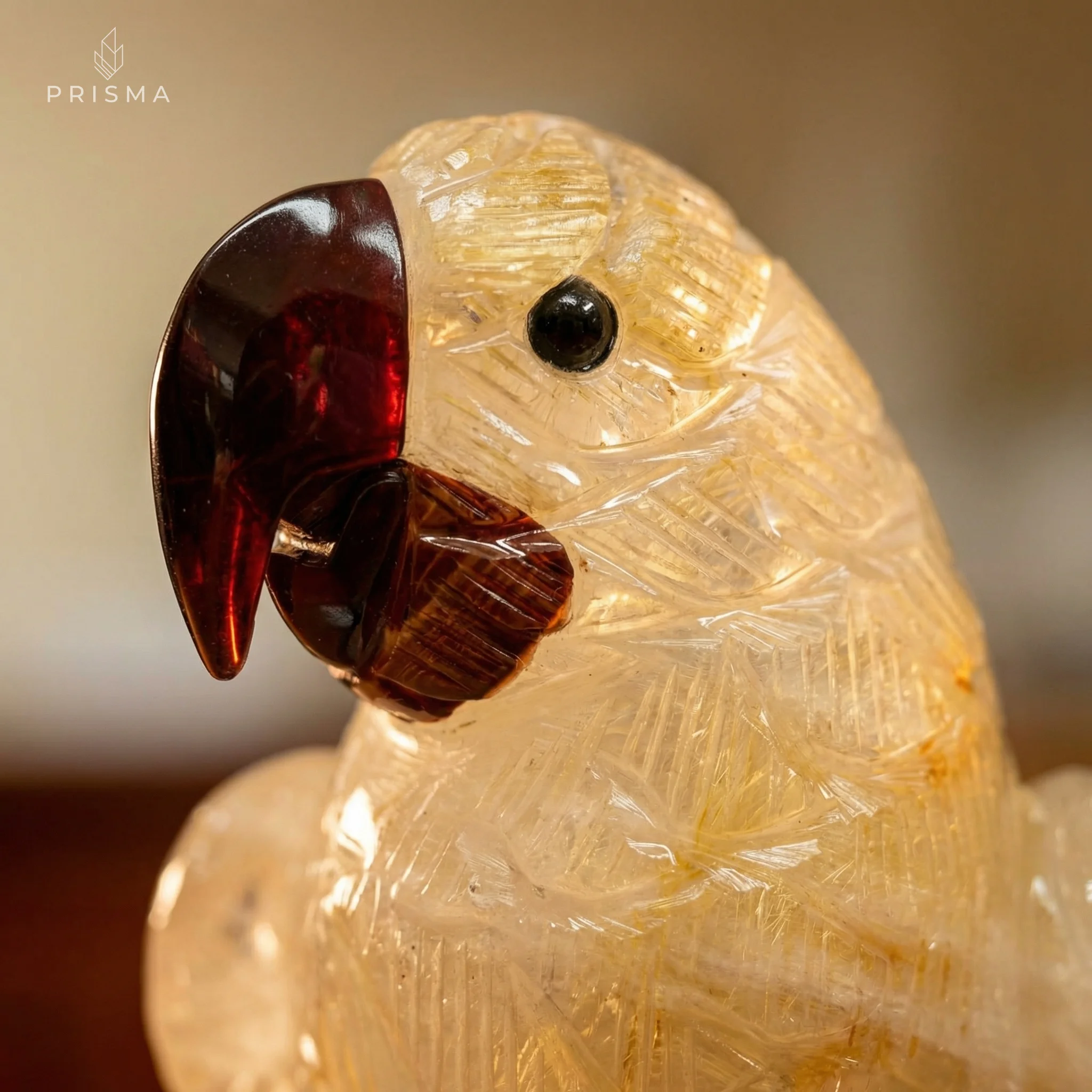 Detalhe macro das agulhas de rutilo dourado no interior da Arara Cristal Ematóide — inclusões únicas irreproduzíveis